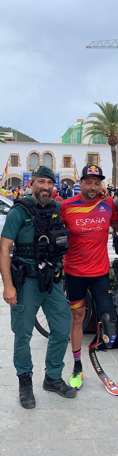 Compañeros de la guardia civil de las Islas